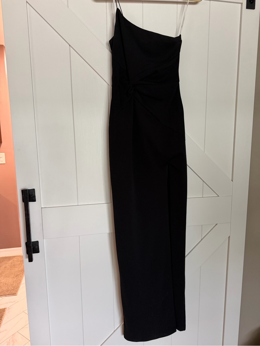 Lulu's Black One-Shoulder Knot-Detail Evening Dress